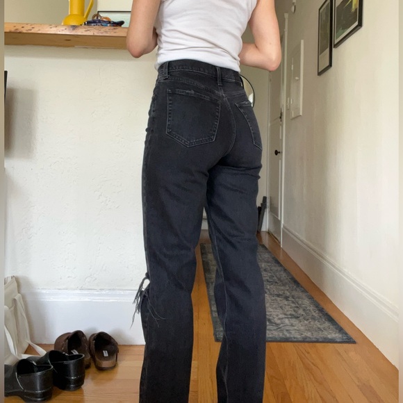 Abercrombie 90s Straight Ultra High Rise , Black with Distressed Knee - Picture 4 of 5